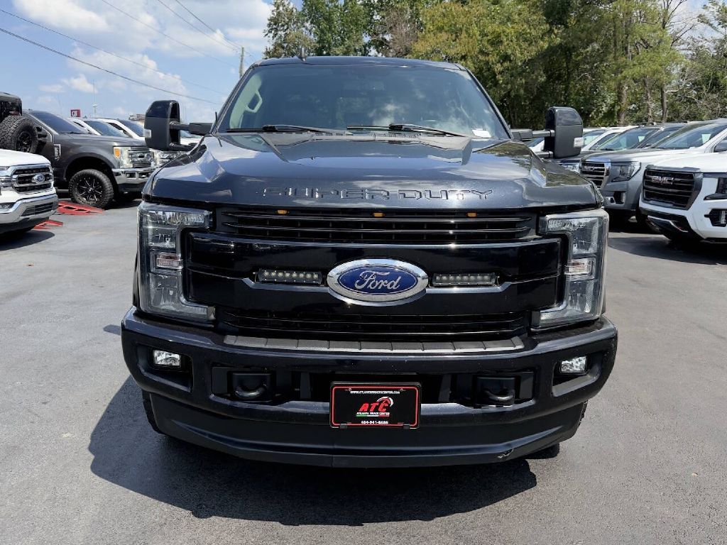Photo 2 of this FORD F250 LARIAT