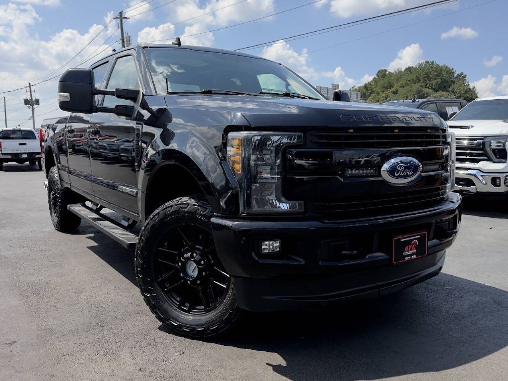 Photo 3 of this FORD F250 LARIAT