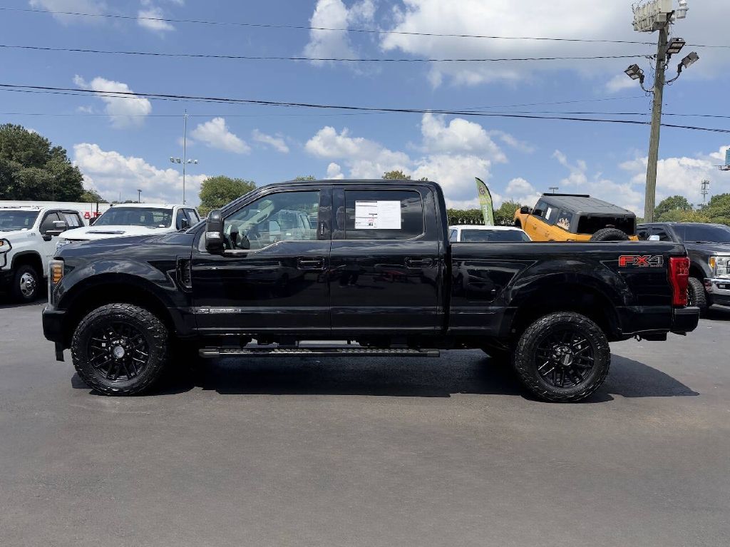 Photo 4 of this FORD F250 LARIAT