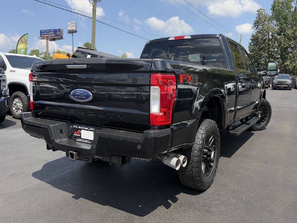 Photo 8 of this FORD F250 LARIAT