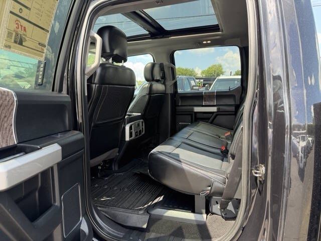 Photo 10 of this FORD F250 LARIAT
