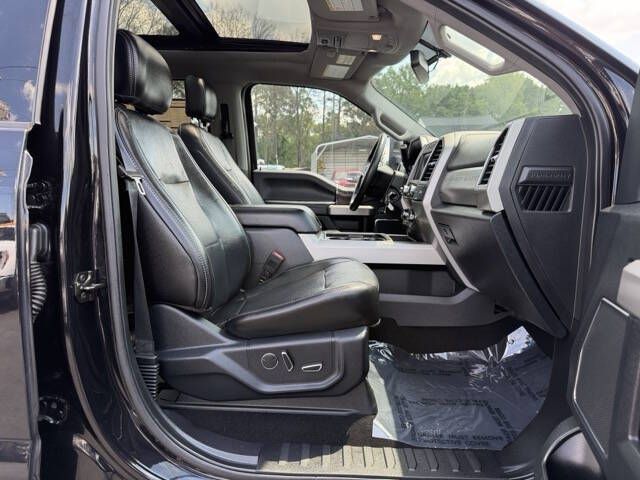 Photo 11 of this FORD F250 LARIAT