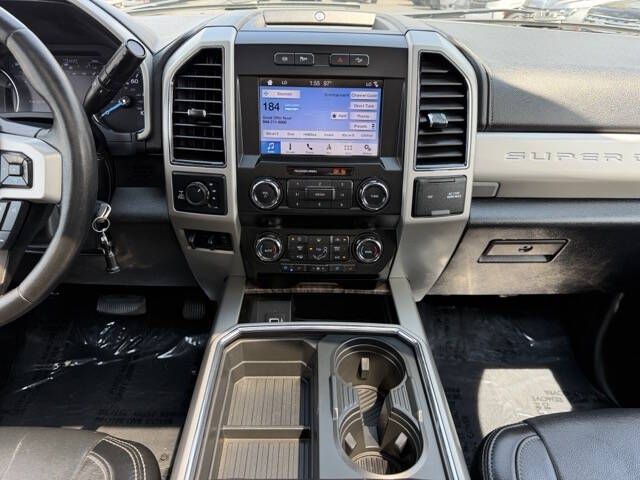 Photo 15 of this FORD F250 LARIAT