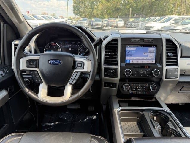 Photo 16 of this FORD F250 LARIAT