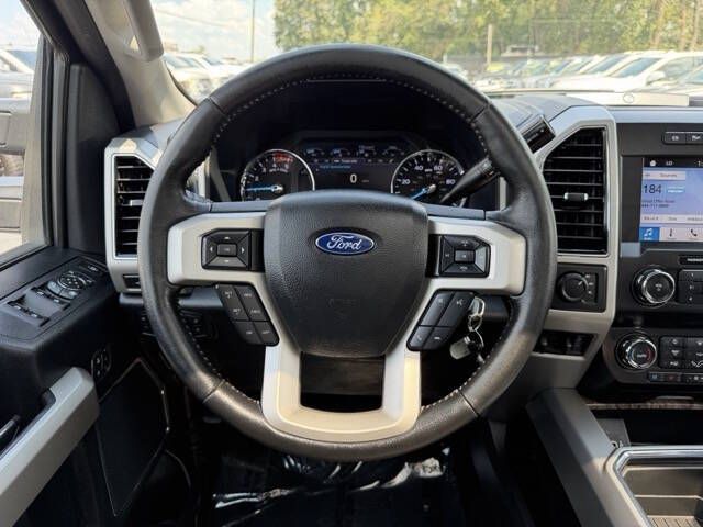 Photo 17 of this FORD F250 LARIAT