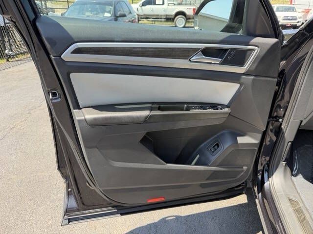 Photo 23 of this VOLKSWAGEN ATLAS