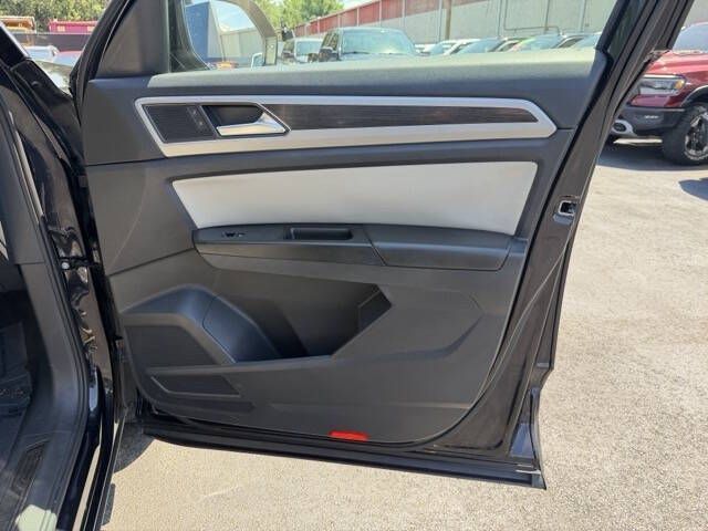 Photo 24 of this VOLKSWAGEN ATLAS
