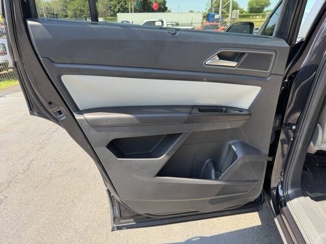 Photo 25 of this VOLKSWAGEN ATLAS