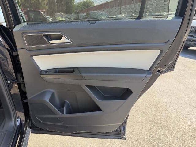 Photo 26 of this VOLKSWAGEN ATLAS