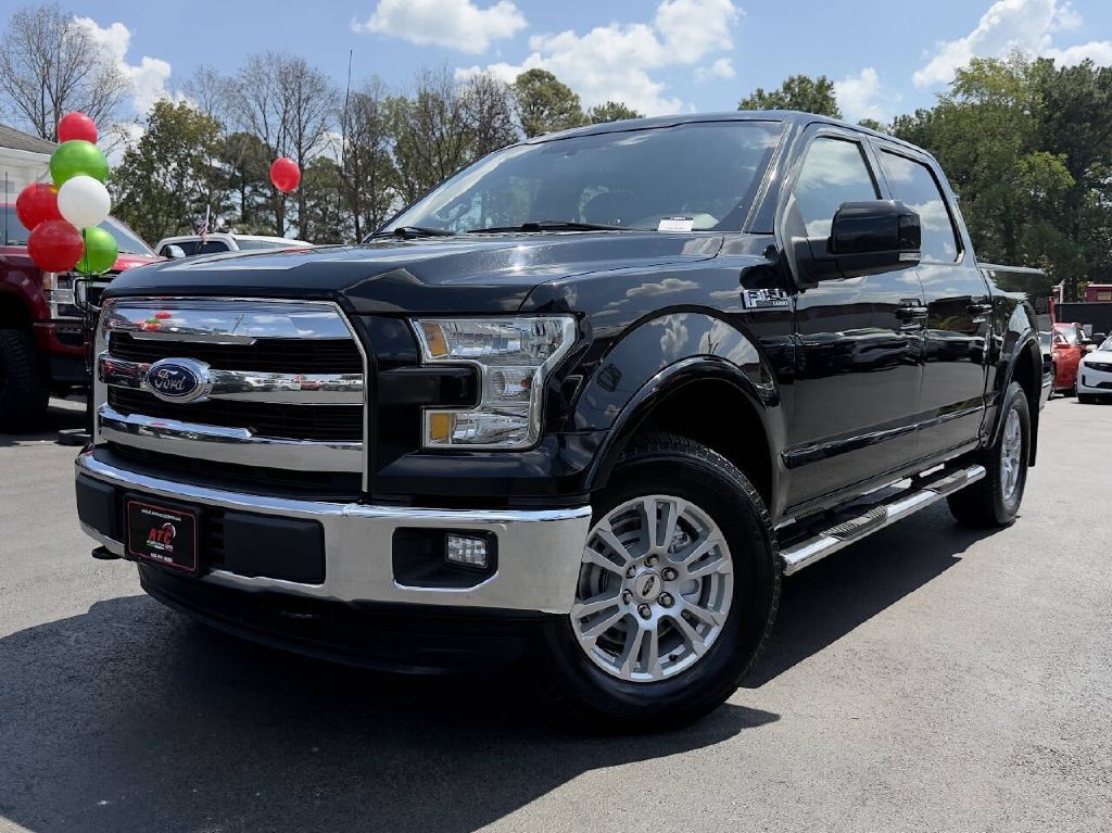 Photo 2 of this FORD F150 LARIAT