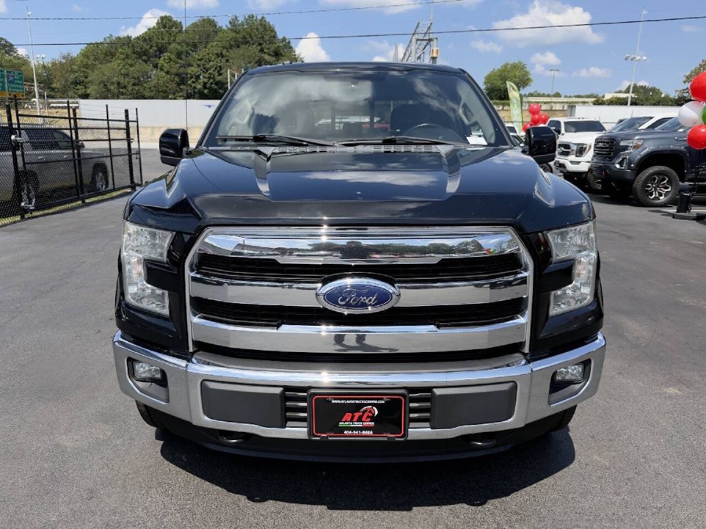 Photo 3 of this FORD F150 LARIAT