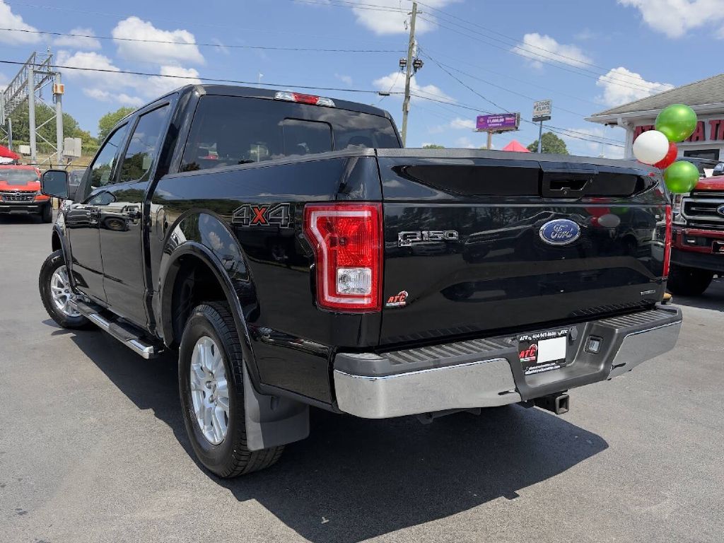 Photo 6 of this FORD F150 LARIAT