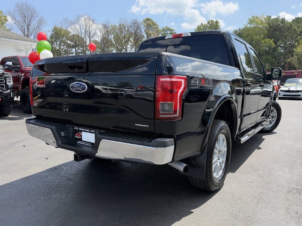 Photo 8 of this FORD F150 LARIAT