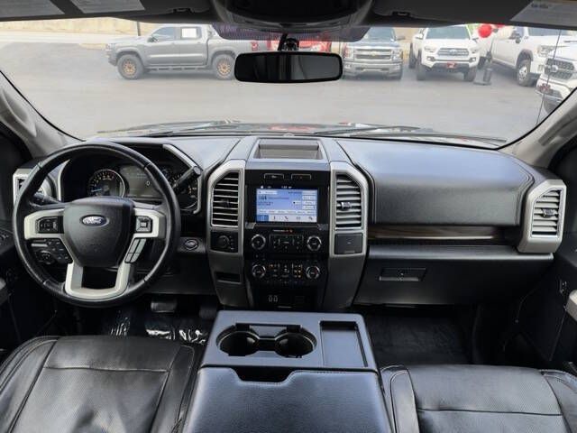 Photo 10 of this FORD F150 LARIAT