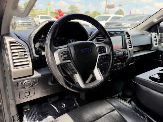 Photo 11 of this FORD F150 LARIAT