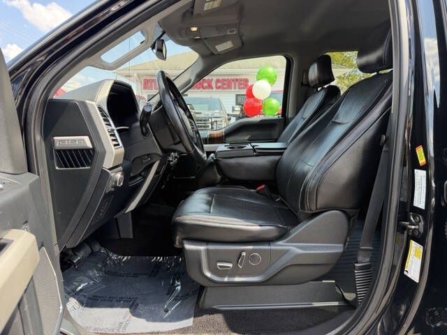 Photo 12 of this FORD F150 LARIAT