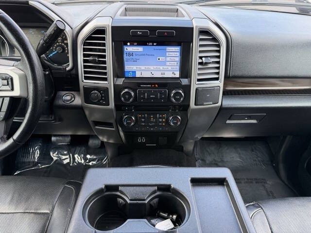 Photo 16 of this FORD F150 LARIAT