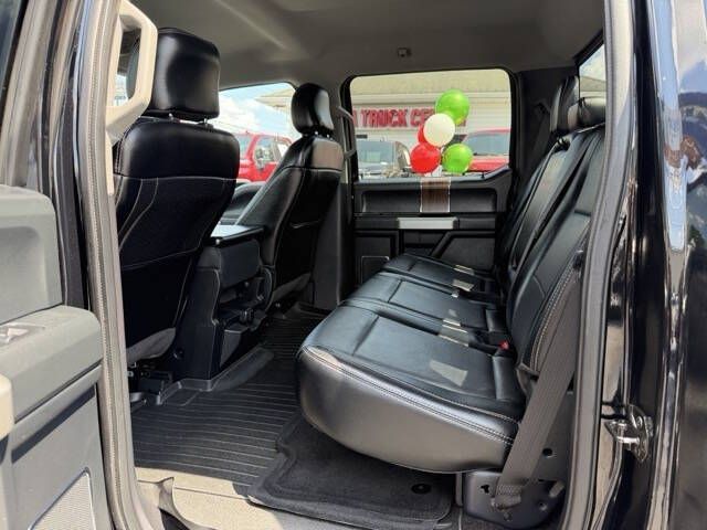 Photo 17 of this FORD F150 LARIAT