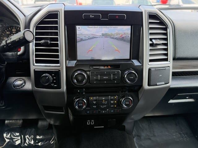 Photo 18 of this FORD F150 LARIAT