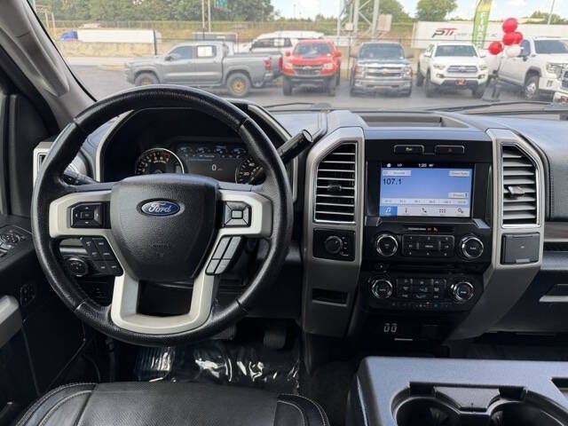 Photo 20 of this FORD F150 LARIAT