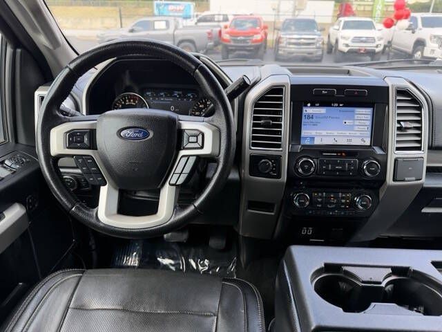 Photo 21 of this FORD F150 LARIAT