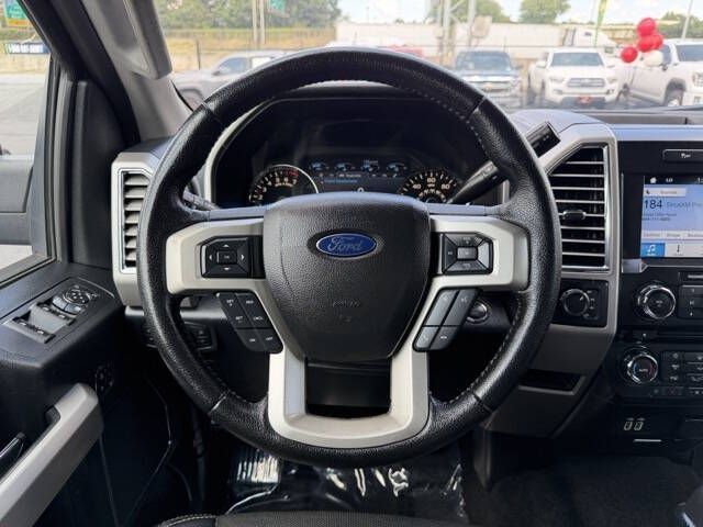 Photo 23 of this FORD F150 LARIAT