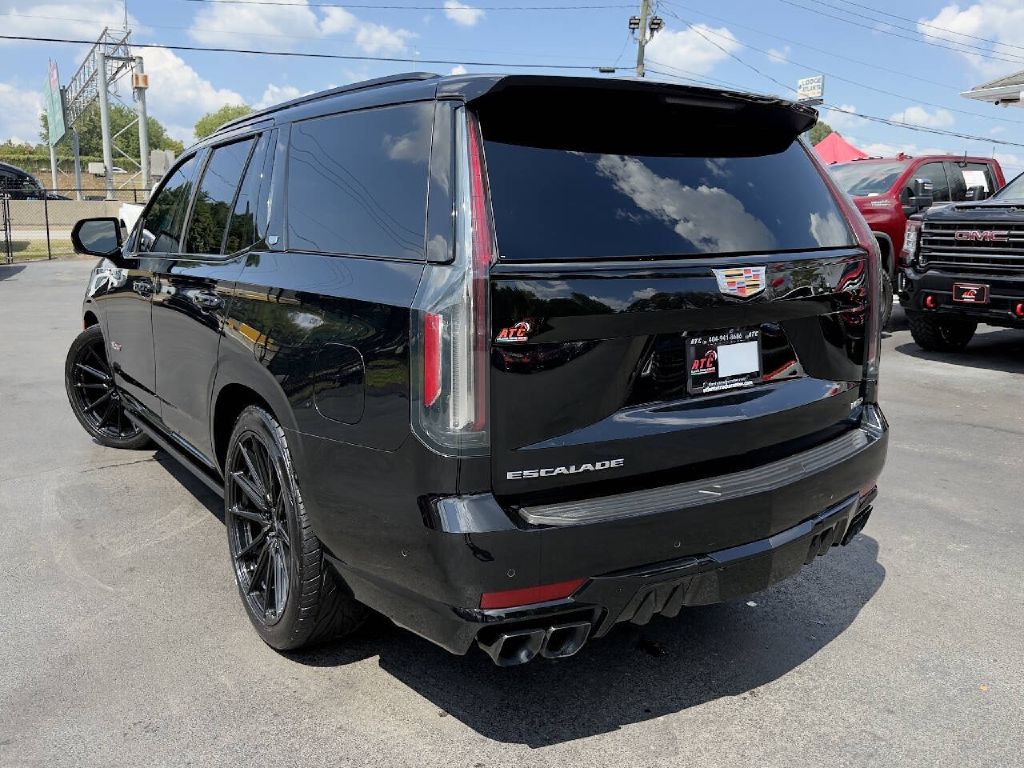 Photo 6 of this CADILLAC ESCALADE V