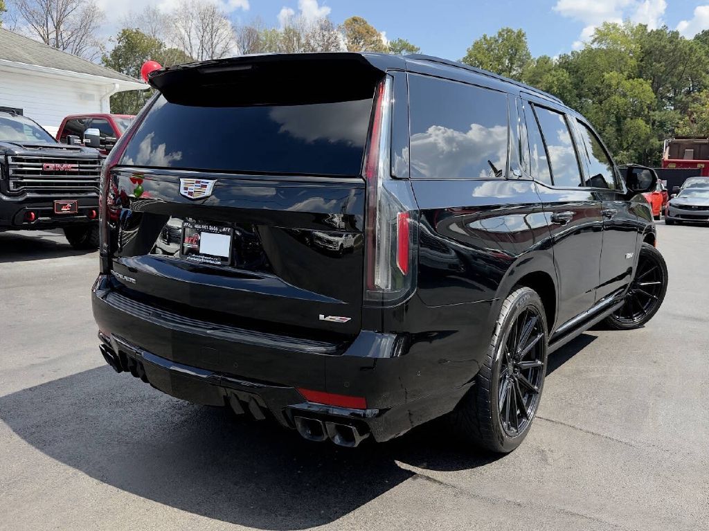 Photo 8 of this CADILLAC ESCALADE V