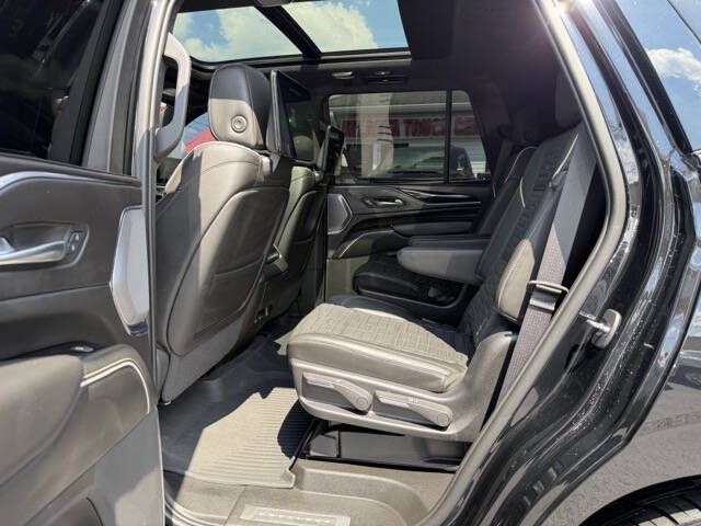 Photo 10 of this CADILLAC ESCALADE V