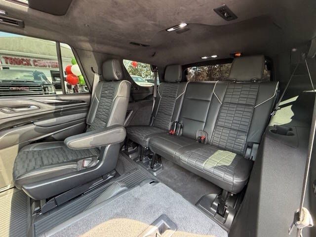 Photo 11 of this CADILLAC ESCALADE V