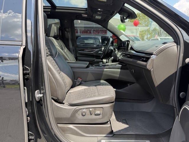 Photo 12 of this CADILLAC ESCALADE V