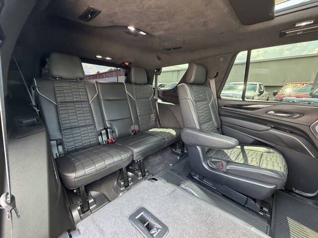 Photo 14 of this CADILLAC ESCALADE V
