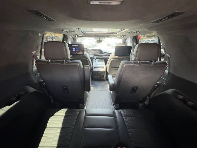 Photo 15 of this CADILLAC ESCALADE V