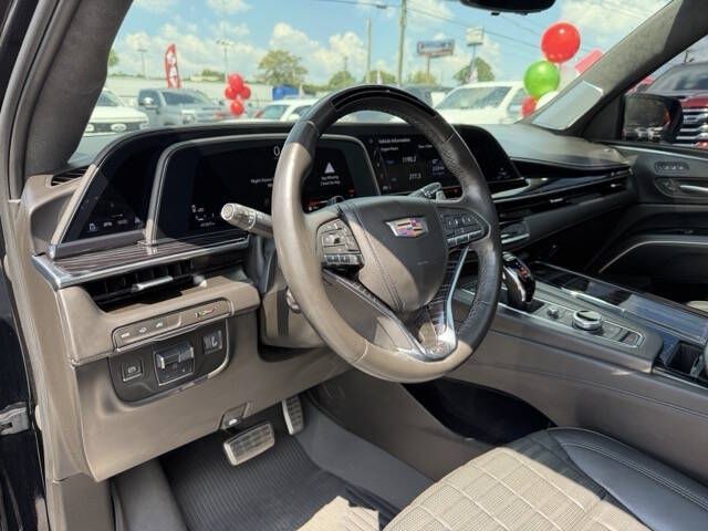 Photo 17 of this CADILLAC ESCALADE V