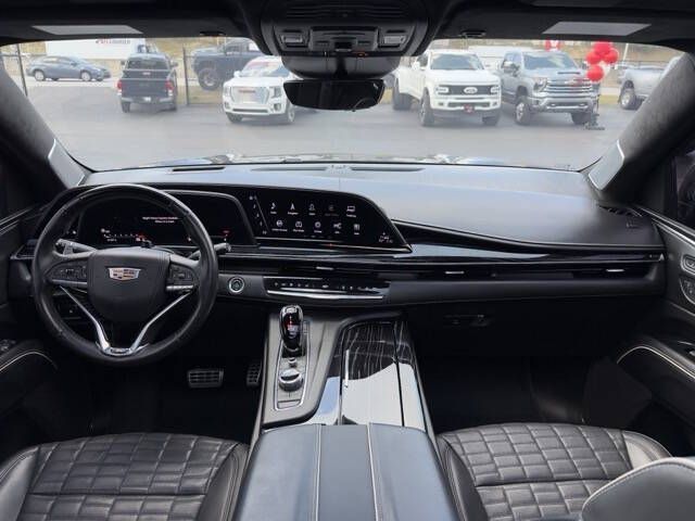 Photo 18 of this CADILLAC ESCALADE V