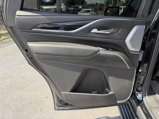 Photo 25 of this CADILLAC ESCALADE V