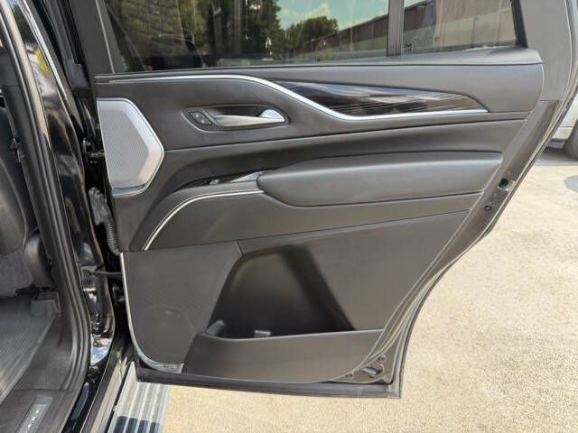 Photo 26 of this CADILLAC ESCALADE V