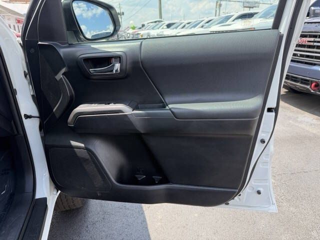 Photo 19 of this TOYOTA TACOMA TRD OFF