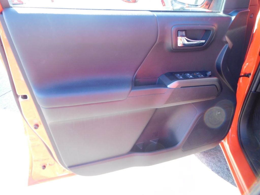 Photo 8 of this TOYOTA TACOMA