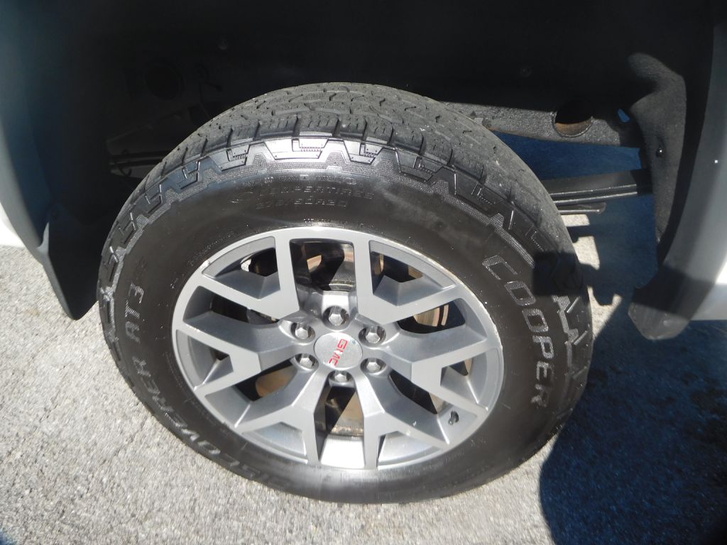 Photo 7 of this GMC SIERRA
