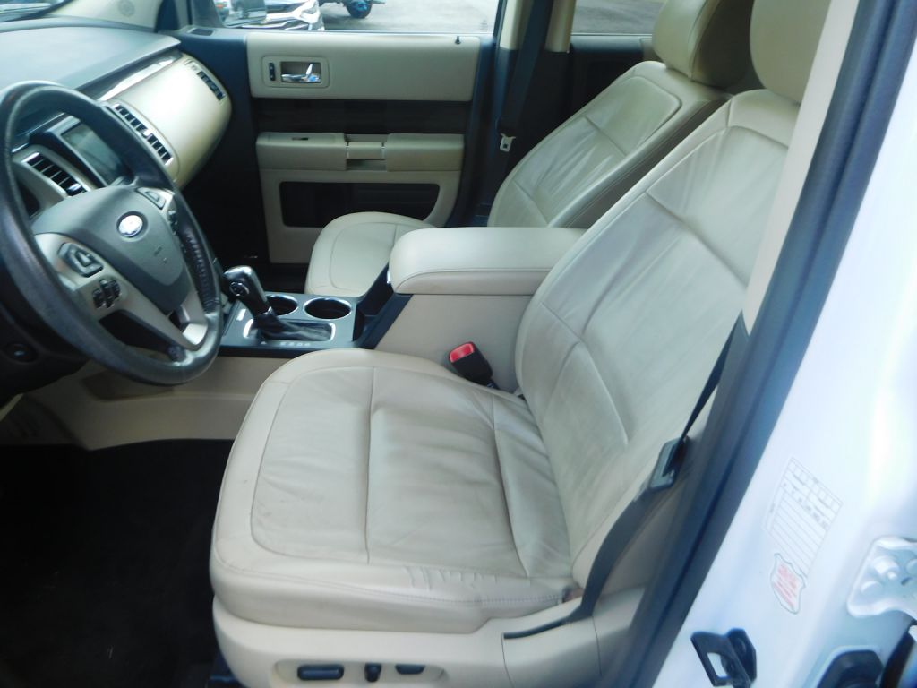 Photo 10 of this FORD FLEX