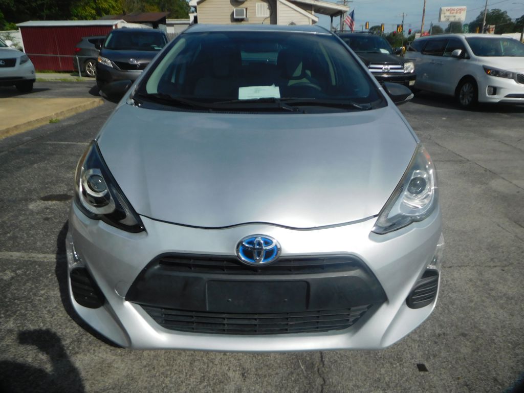 Photo 2 of this TOYOTA PRIUS C
