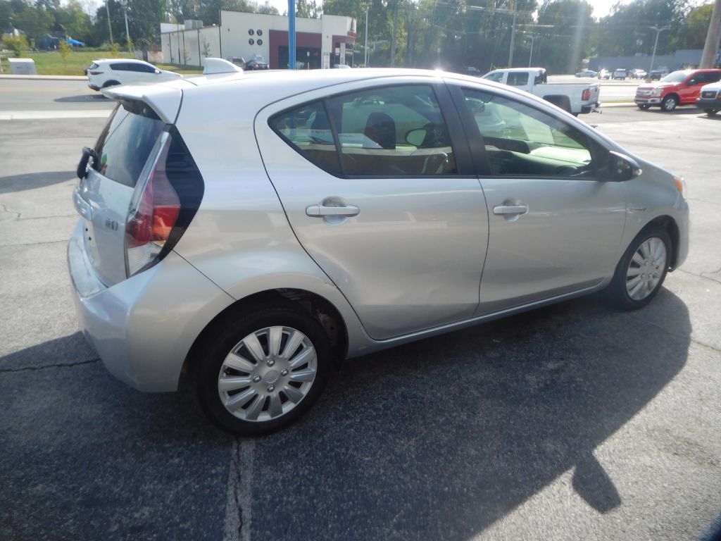 Photo 4 of this TOYOTA PRIUS C