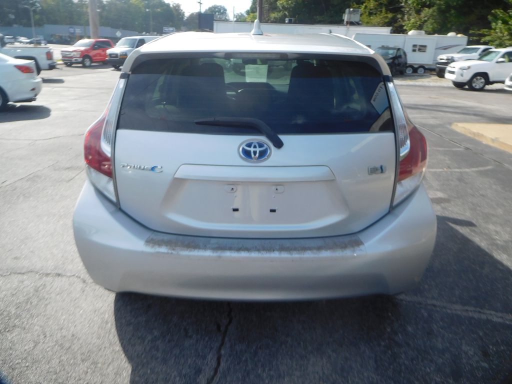 Photo 5 of this TOYOTA PRIUS C