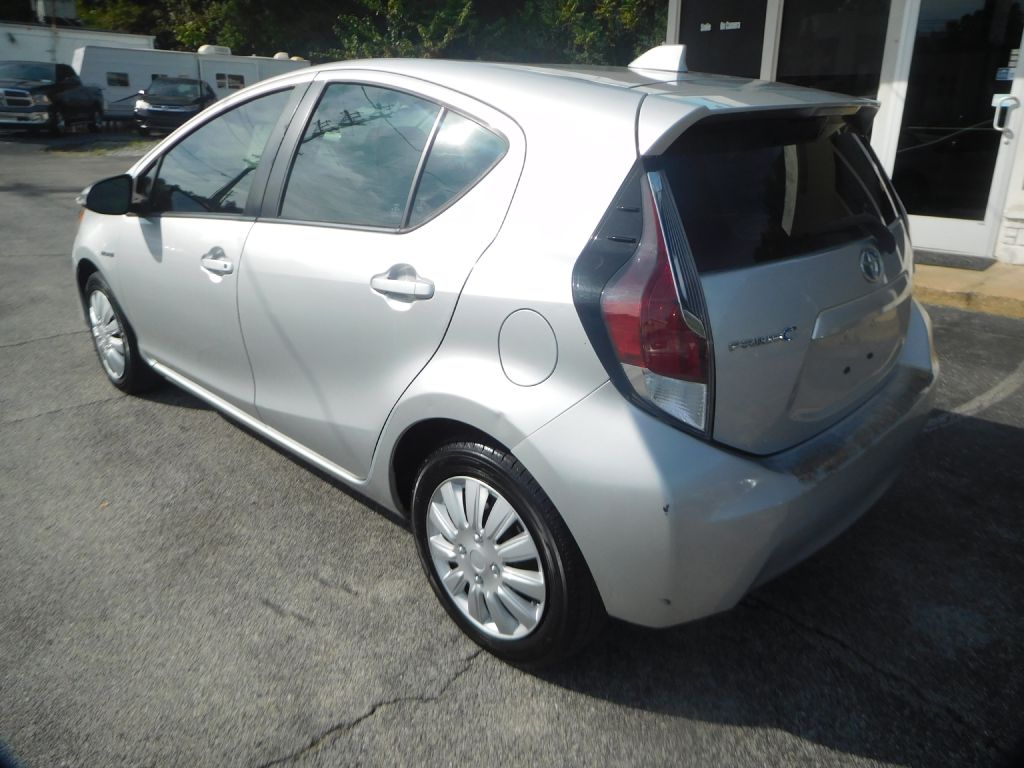 Photo 6 of this TOYOTA PRIUS C