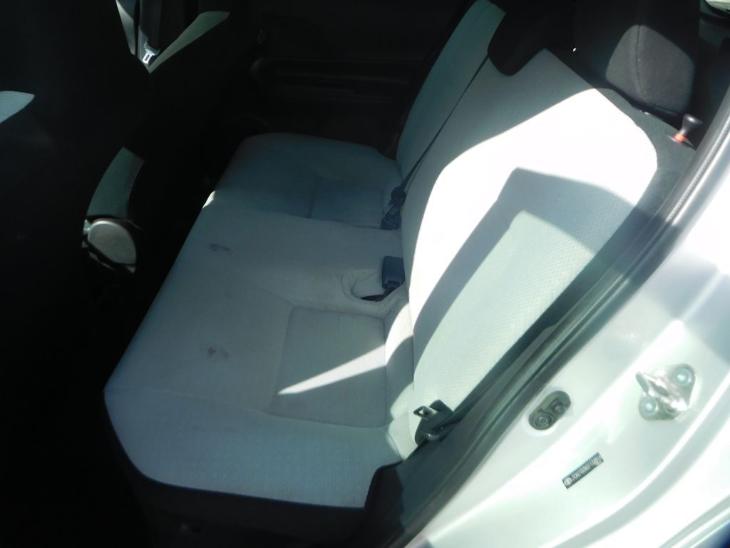 Photo 7 of this TOYOTA PRIUS C