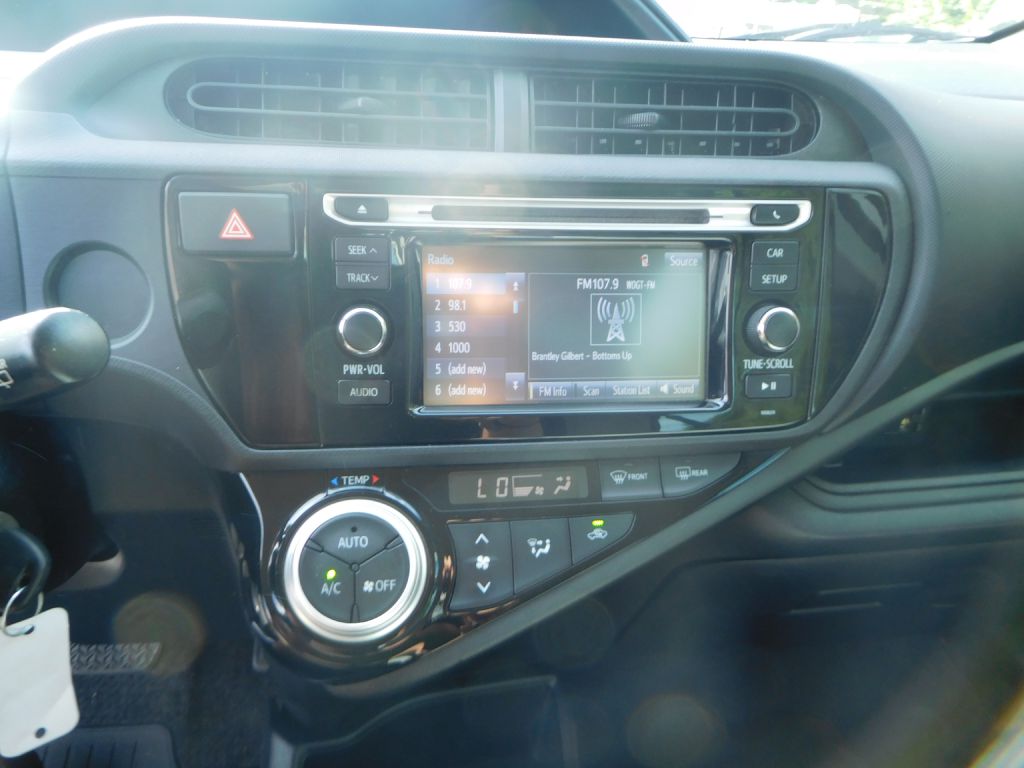 Photo 10 of this TOYOTA PRIUS C