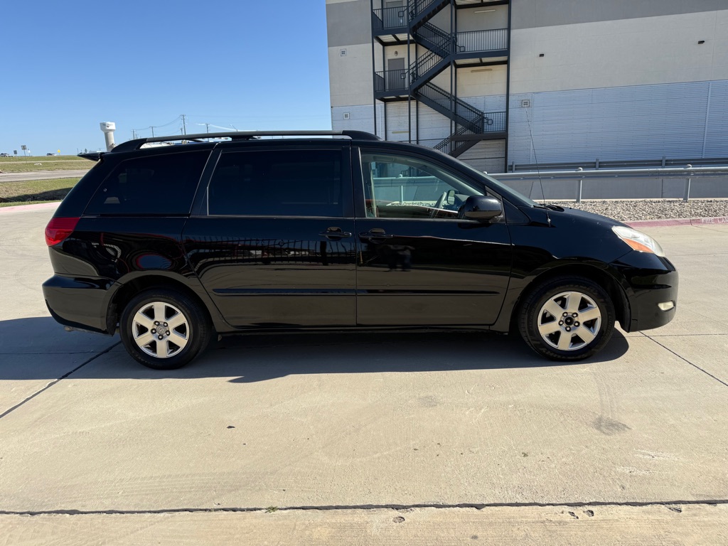 Photo 5 of this TOYOTA SIENNA