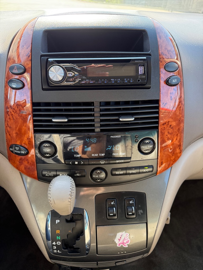 Photo 21 of this TOYOTA SIENNA