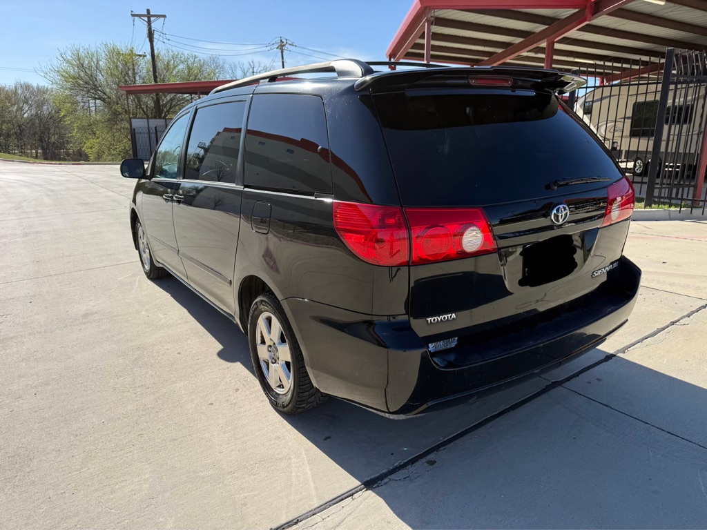 Photo 3 of this TOYOTA SIENNA